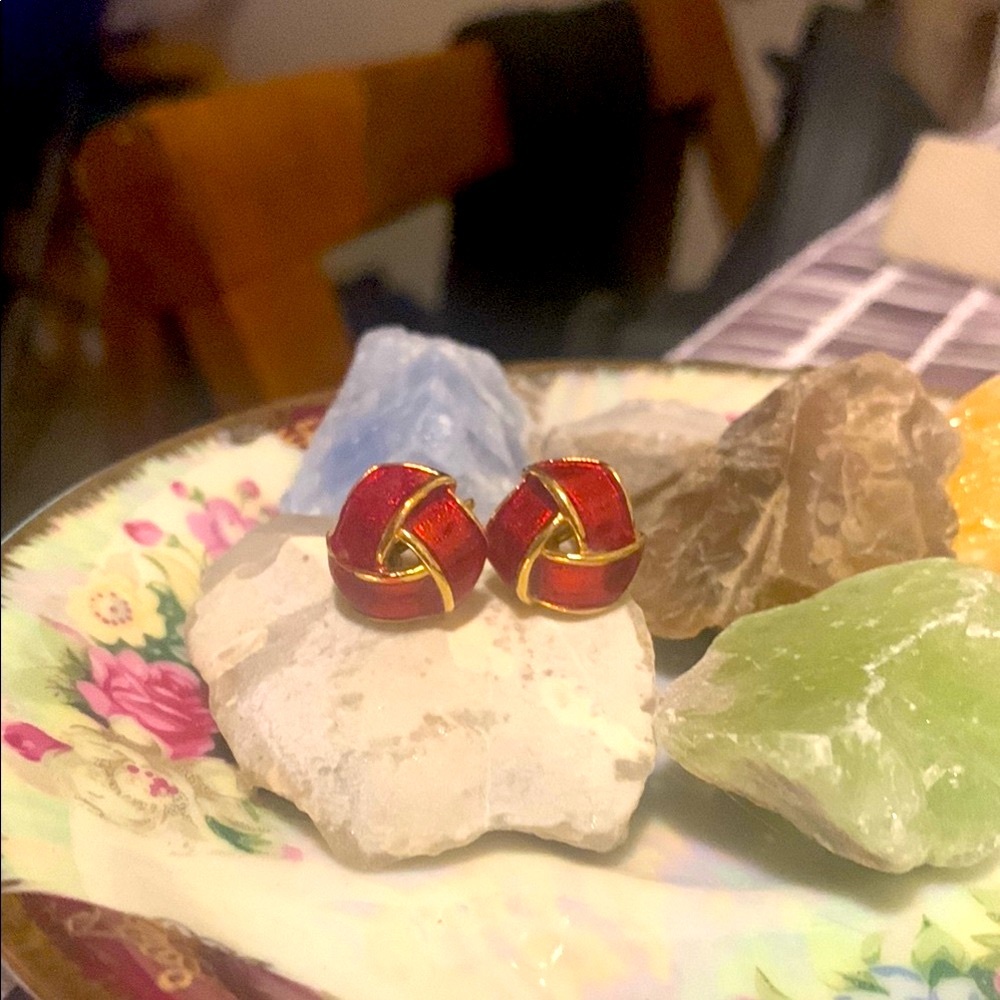 Elegant Red and Gold Knot  Clipped Earrings 🌺🌻